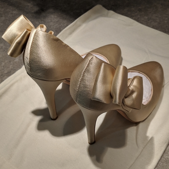 Badgley Mischka Calton Pumps - Picture 4 of 6